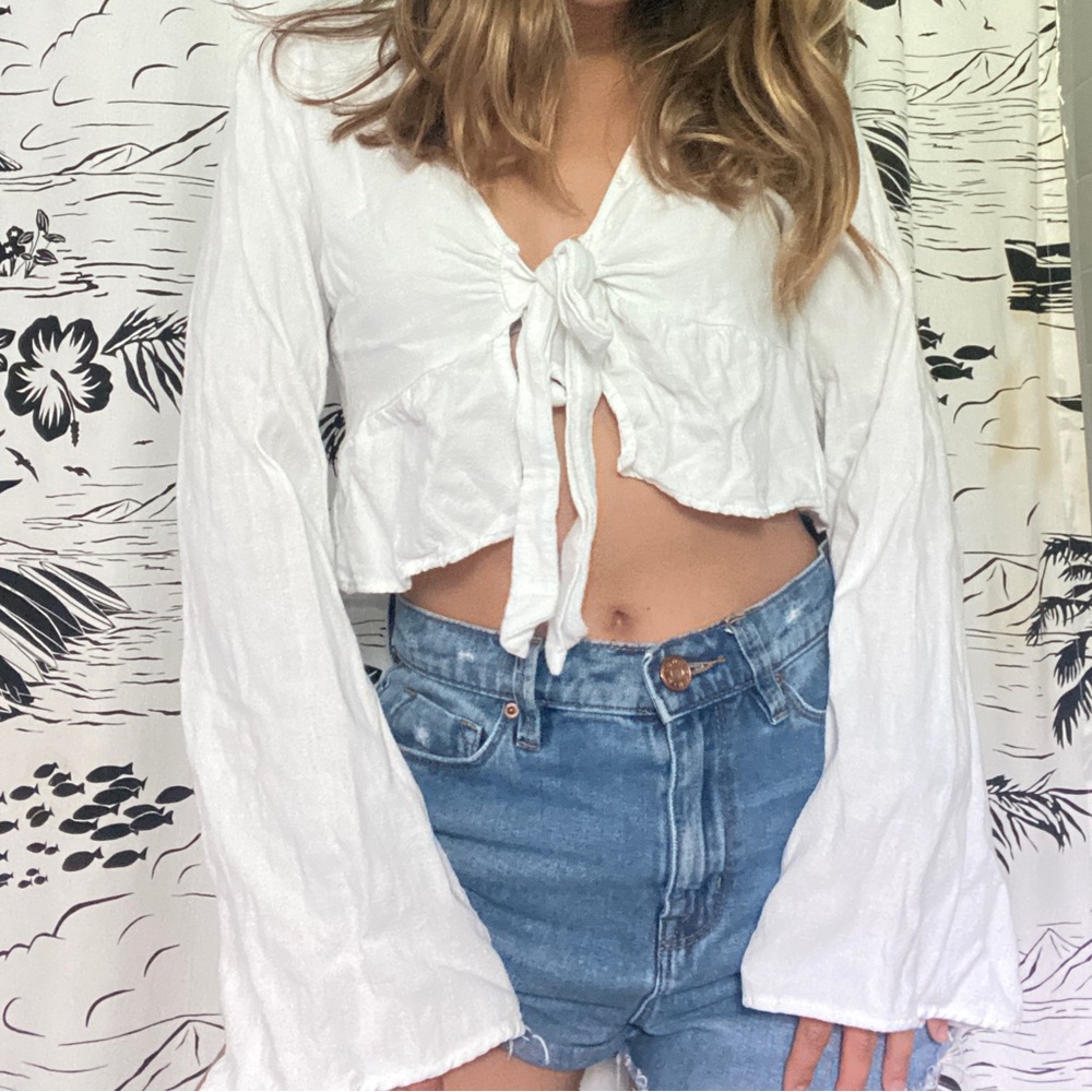 Kendall & Kylie White Cropped Long Sleeve Size M